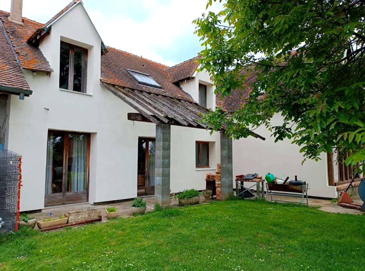 Rénovation complète longère — isolation extérieure et ravalement