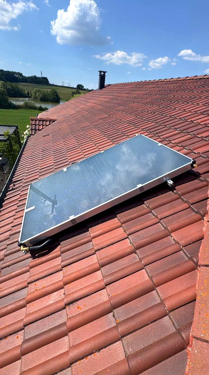 Chauffe-eau solaire — capteur unique en toiture