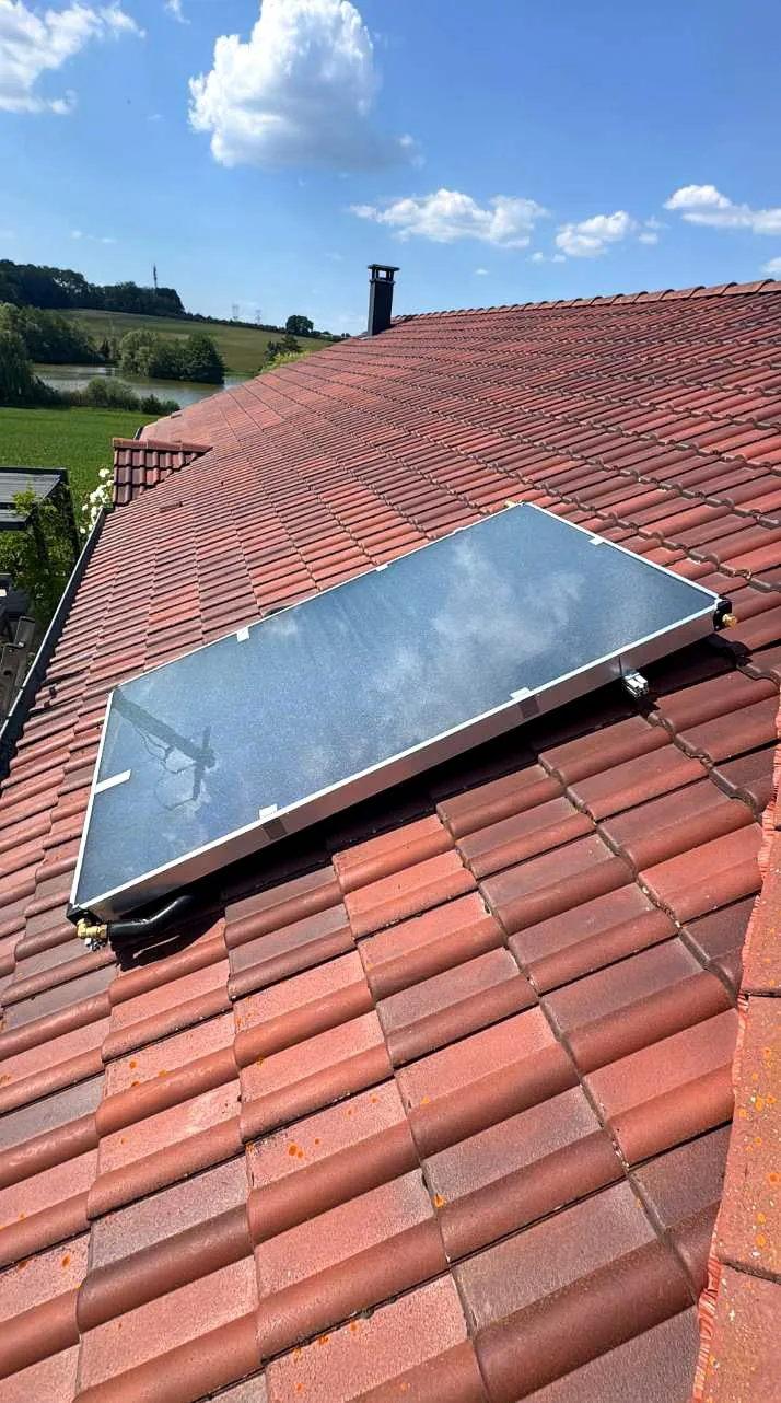 Chauffe-eau solaire — capteur unique en toiture